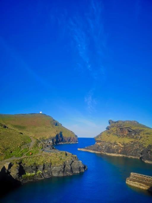 The Little Post House. A Perfect Village Retreat, With Stunning Views. بوسكاسِل المظهر الخارجي الصورة