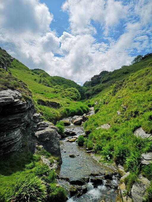 The Little Post House. A Perfect Village Retreat, With Stunning Views. بوسكاسِل المظهر الخارجي الصورة
