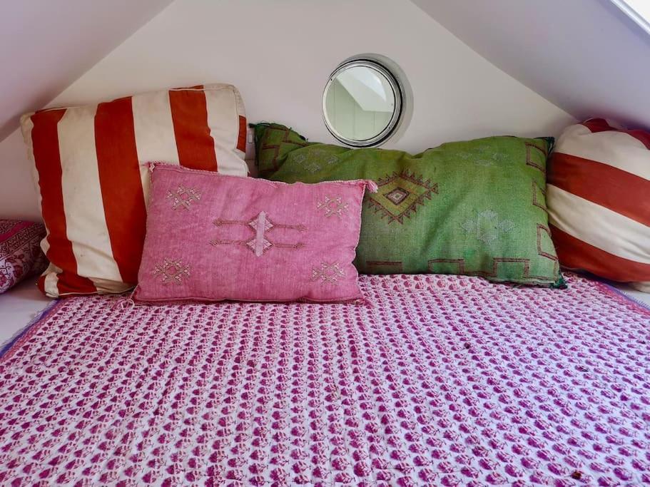 The Little Post House. A Perfect Village Retreat, With Stunning Views. بوسكاسِل المظهر الخارجي الصورة